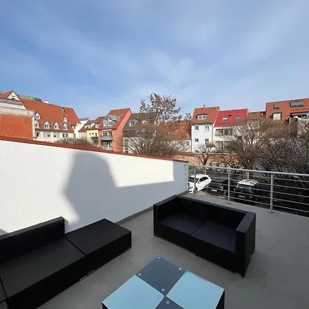 Zentrale Altstadtferienwohnung - Ruhig I Grosse Terrasse I Kostenfreier Parkplatz I Trockner I Xxl Bett *