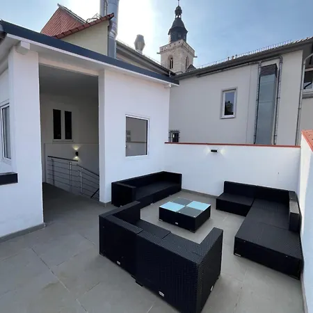 Zentrale Altstadtferienwohnung - Ruhig I Grosse Terrasse I Kostenfreier Parkplatz I Trockner I Xxl Bett *