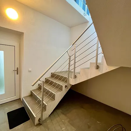 Lägenhet Zentrale Altstadtferienwohnung - Ruhig I Grosse Terrasse I Kostenfreier Parkplatz I Trockner I Xxl Bett Erfurt