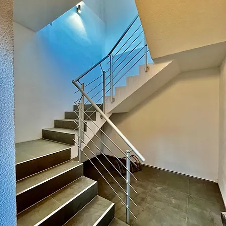 Zentrale Altstadtferienwohnung - Ruhig I Grosse Terrasse I Kostenfreier Parkplatz I Trockner I Xxl Bett Lägenhet Erfurt