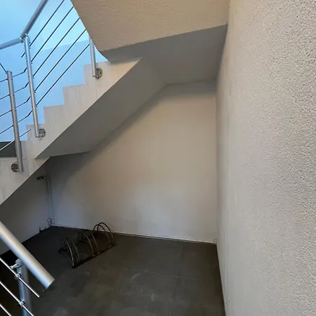 Zentrale Altstadtferienwohnung - Ruhig I Grosse Terrasse I Kostenfreier Parkplatz I Trockner I Xxl Bett *