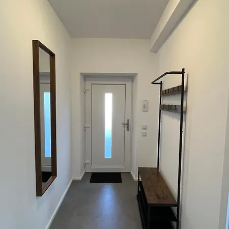 Zentrale Altstadtferienwohnung - Ruhig I Grosse Terrasse I Kostenfreier Parkplatz I Trockner I Xxl Bett Lägenhet