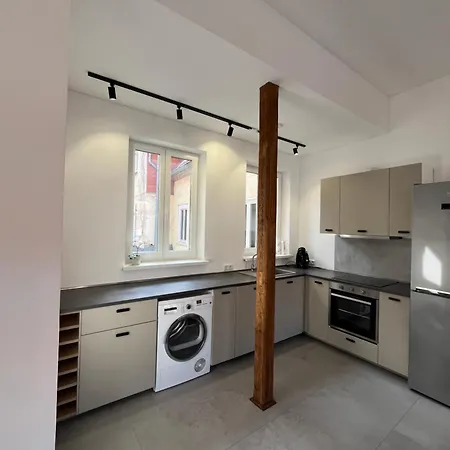 Zentrale Altstadtferienwohnung - Ruhig I Grosse Terrasse I Kostenfreier Parkplatz I Trockner I Xxl Bett *
