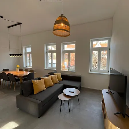 Lägenhet Zentrale Altstadtferienwohnung - Ruhig I Grosse Terrasse I Kostenfreier Parkplatz I Trockner I Xxl Bett Erfurt