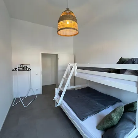 Zentrale Altstadtferienwohnung - Ruhig I Grosse Terrasse I Kostenfreier Parkplatz I Trockner I Xxl Bett Lägenhet