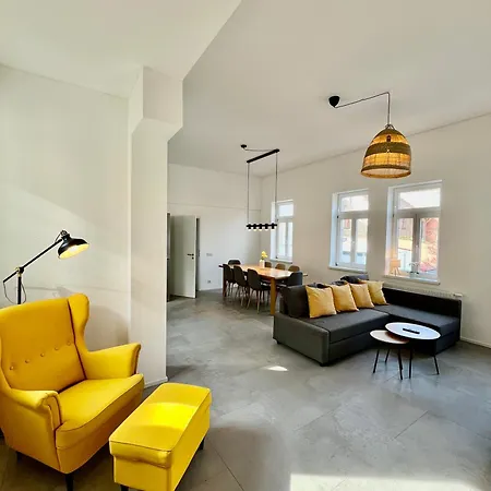 Zentrale Altstadtferienwohnung - Ruhig I Grosse Terrasse I Kostenfreier Parkplatz I Trockner I Xxl Bett