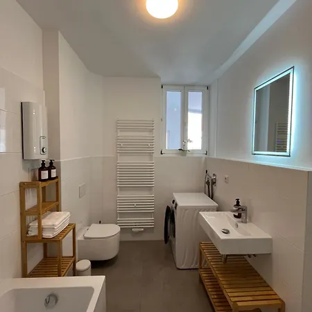 Zentrale Altstadtferienwohnung - Ruhig I Grosse Terrasse I Kostenfreier Parkplatz I Trockner I Xxl Bett *